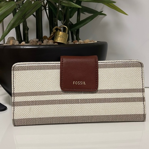 FOSSIL Women's  Clutch Wallet - Picture 7 of 8